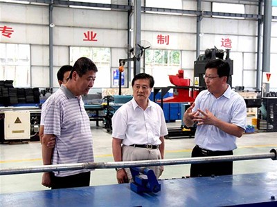 中國工程院院士江億與教授級工程師，暖通空調專(zhuān)家吳德繩一行視察科靈空調生產(chǎn)基地